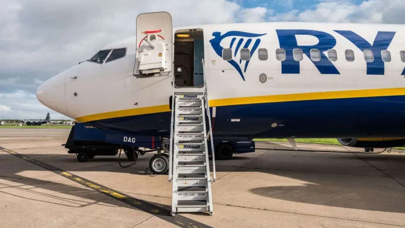 Ryanair in ritardo fermo in pista