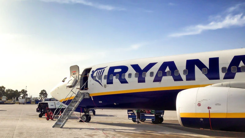 Ryanair in ritardo fermo in pista