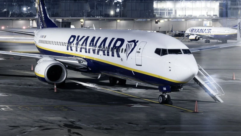 Aereo Ryanair in ritardo di notte