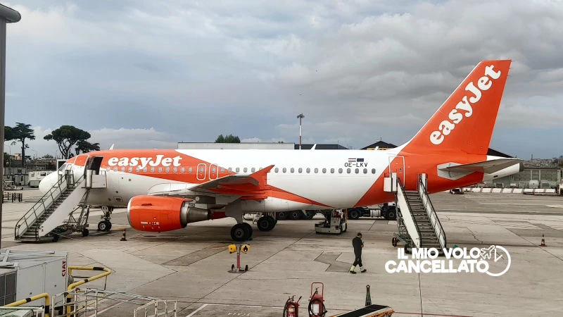 volo easyjet fermo in aeroporto