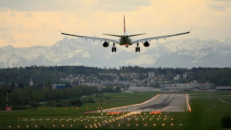Aereo in fase di atterraggio